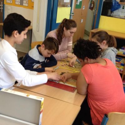 2018-01-30 die 7b puzzelt ein 500-Teile-Puzzle (11).JPG