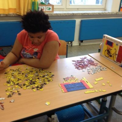 2018-01-30 die 7b puzzelt ein 500-Teile-Puzzle (7).JPG