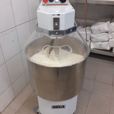 7. Und dann wir der Teig automatisch gerührt..jpg