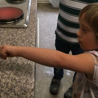 Klasse 1b macht Bananenmilchshakes (6).JPG