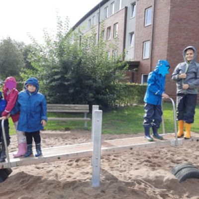 Klasse 3b auf dem Spielplatz Jenfelder Moorpark00001.jpg
