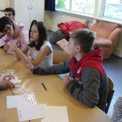 Wir überlegen, wievele Schüler in welcher Klasse sind.