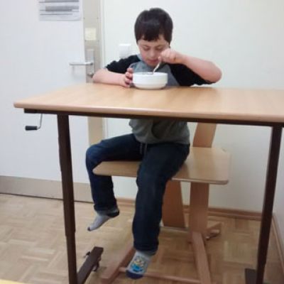 Rotationselement Schüler beim essen.jpg