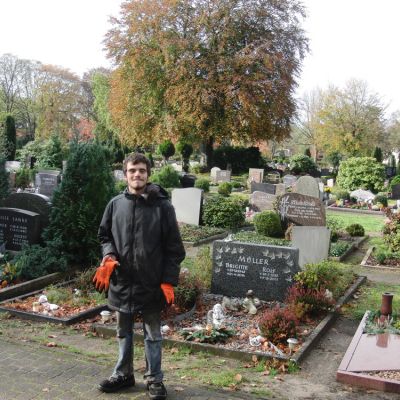 2a Der Friedhof..jpg