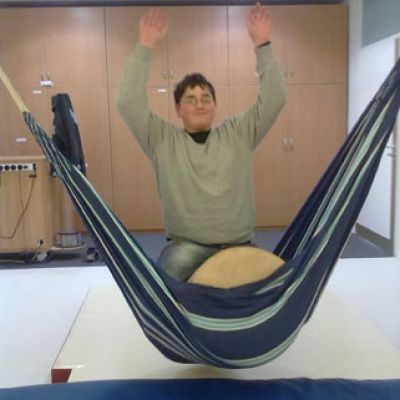 Hängematte mit Therapierolle.jpg