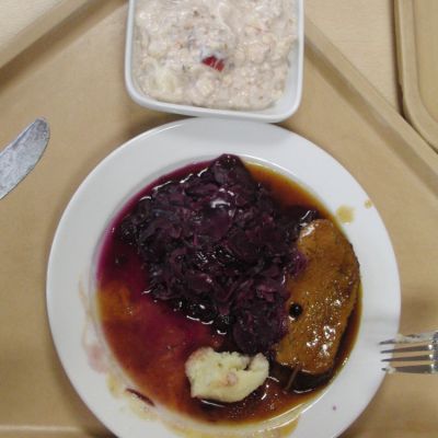 16-Braten mit Klößen und Rotkohl..jpg