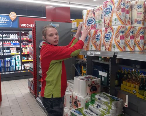 8-Ware einräumen.jpg