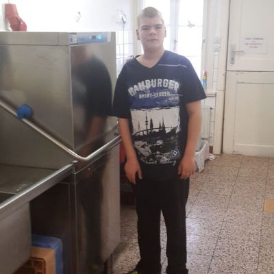 K7 Auch beim Abwasch helfen wir mit. .jpg