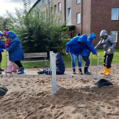 Klasse 3b auf dem Spielplatz Jenfelder Moorpark00002.jpg