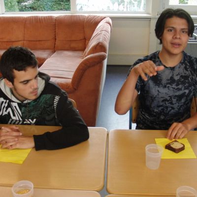 ... mit Apfelschorle und Kuchen