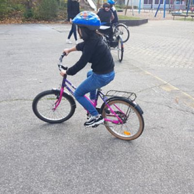 Kl. 4 Fahrradtraining 01.jpg