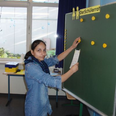 Die Klassen kommen an die Tafel.