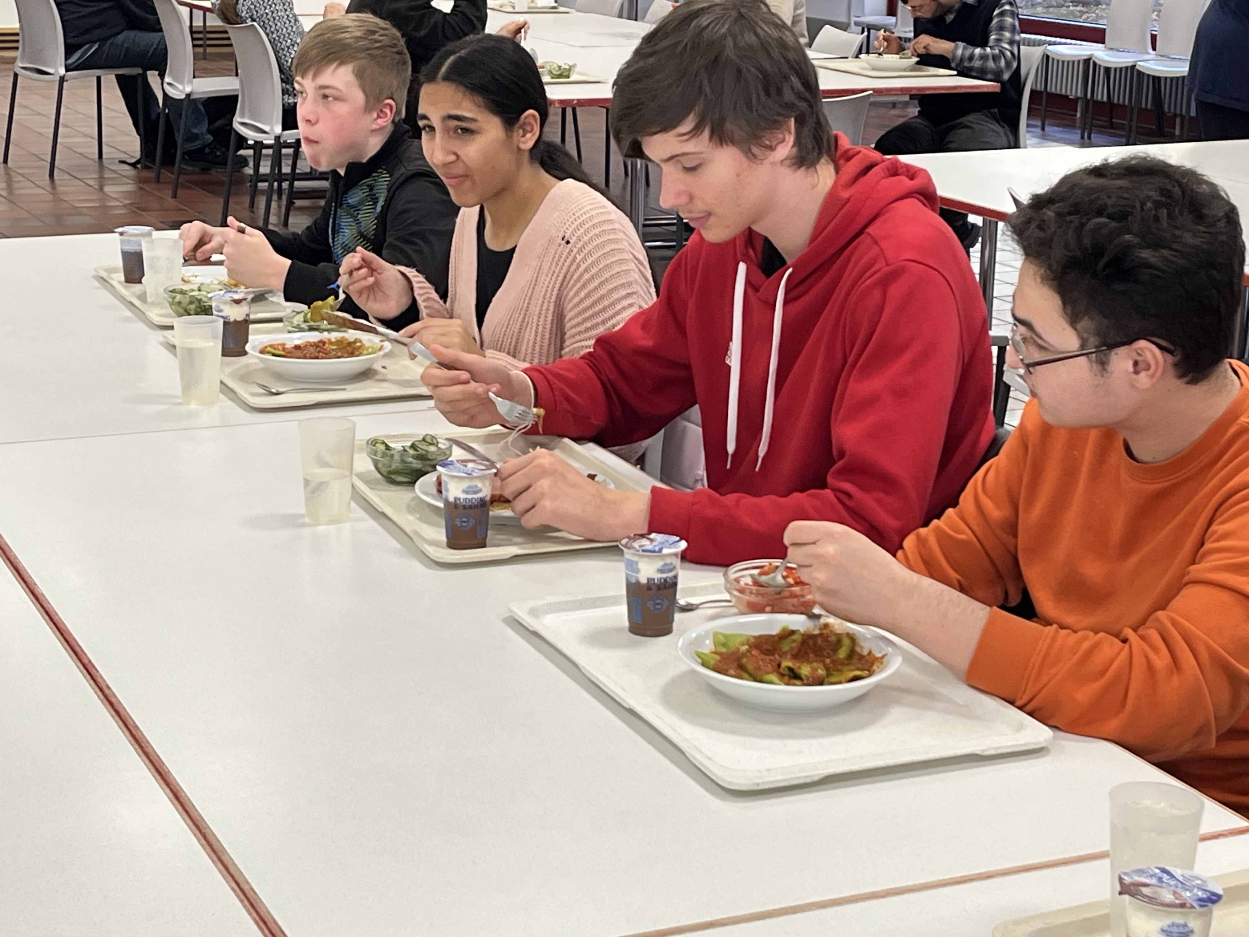 22. Mittagessen in der Kantine..jpeg