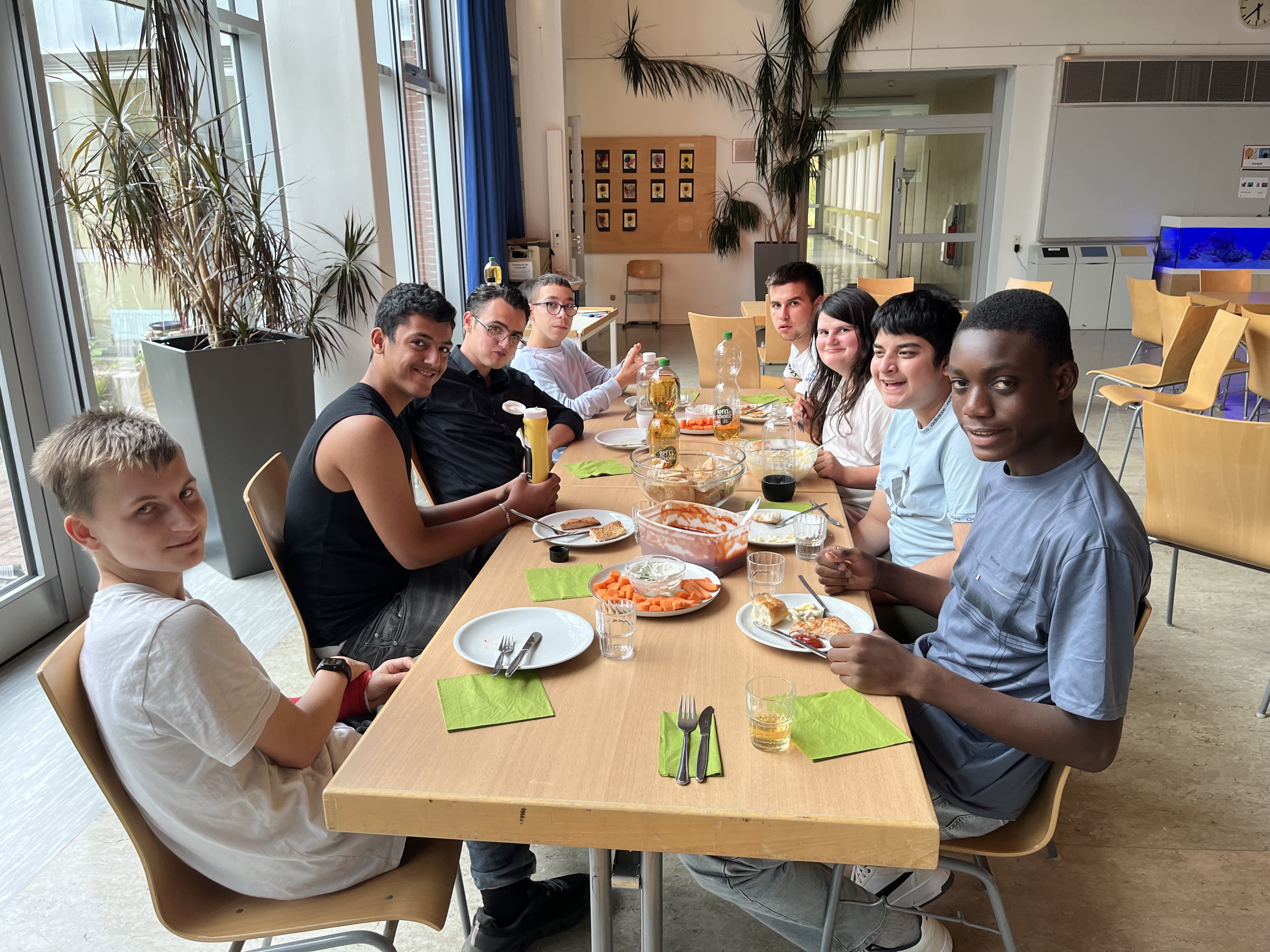 05. Und in der Pausenhalle gegessen..jpeg