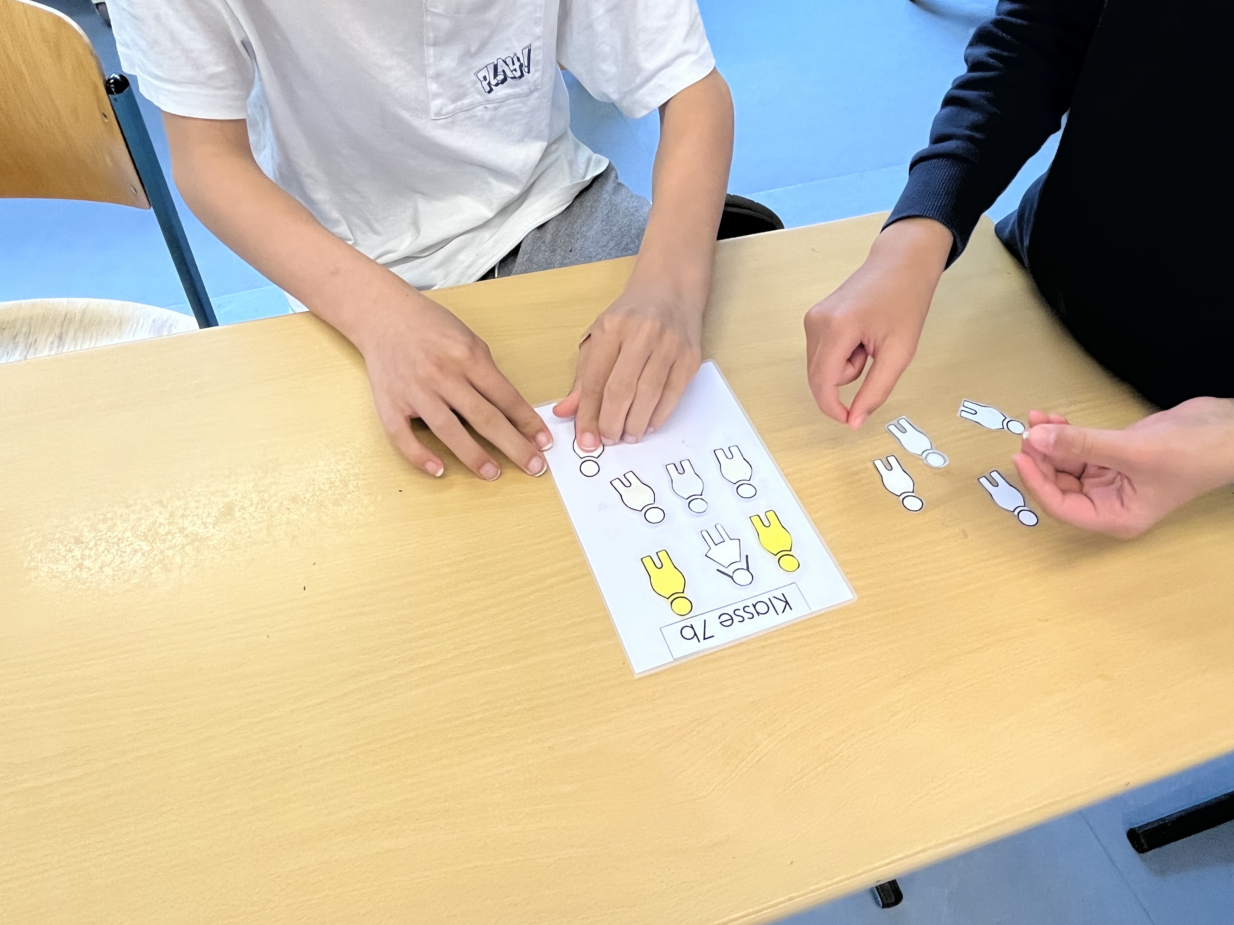 11. ... in ihre Klassen..jpeg
